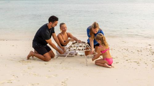 Sheraton Maldives Full Moon Resort & Spa: отдых для всей семьи